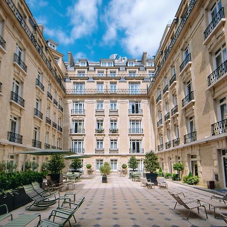 ホテル フレイザー スイート ル クラリッジ シャンゼリゼ パリ エクステリア 写真 The courtyard of the Hôtel de Crillon