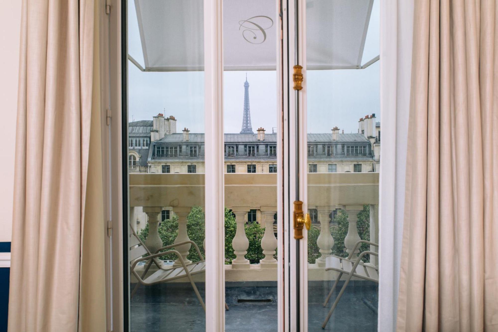 ホテル フレイザー スイート ル クラリッジ シャンゼリゼ パリ エクステリア 写真 View of the Eiffel Tower from the hotel