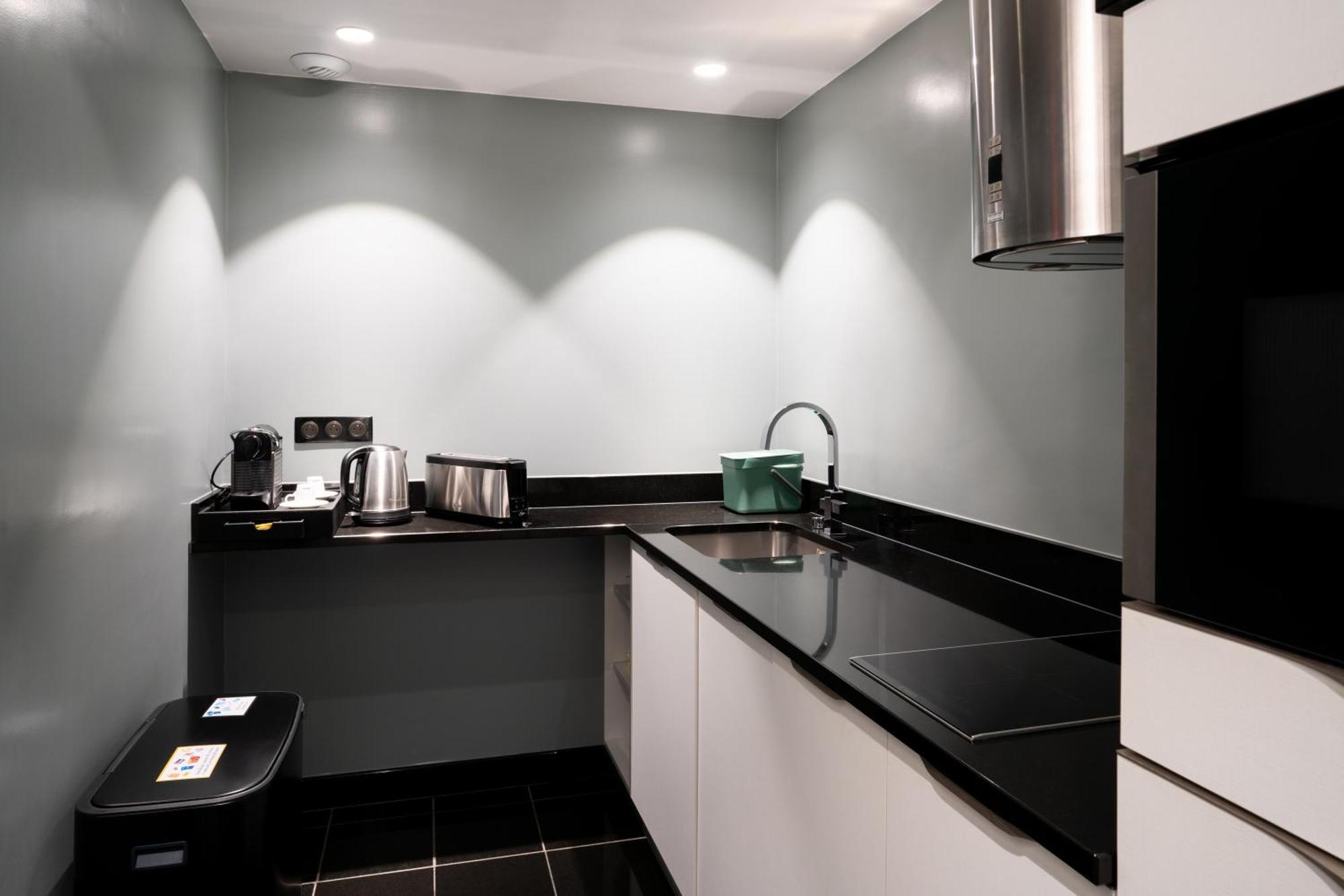 ホテル フレイザー スイート ル クラリッジ シャンゼリゼ パリ エクステリア 写真 A modern kitchen