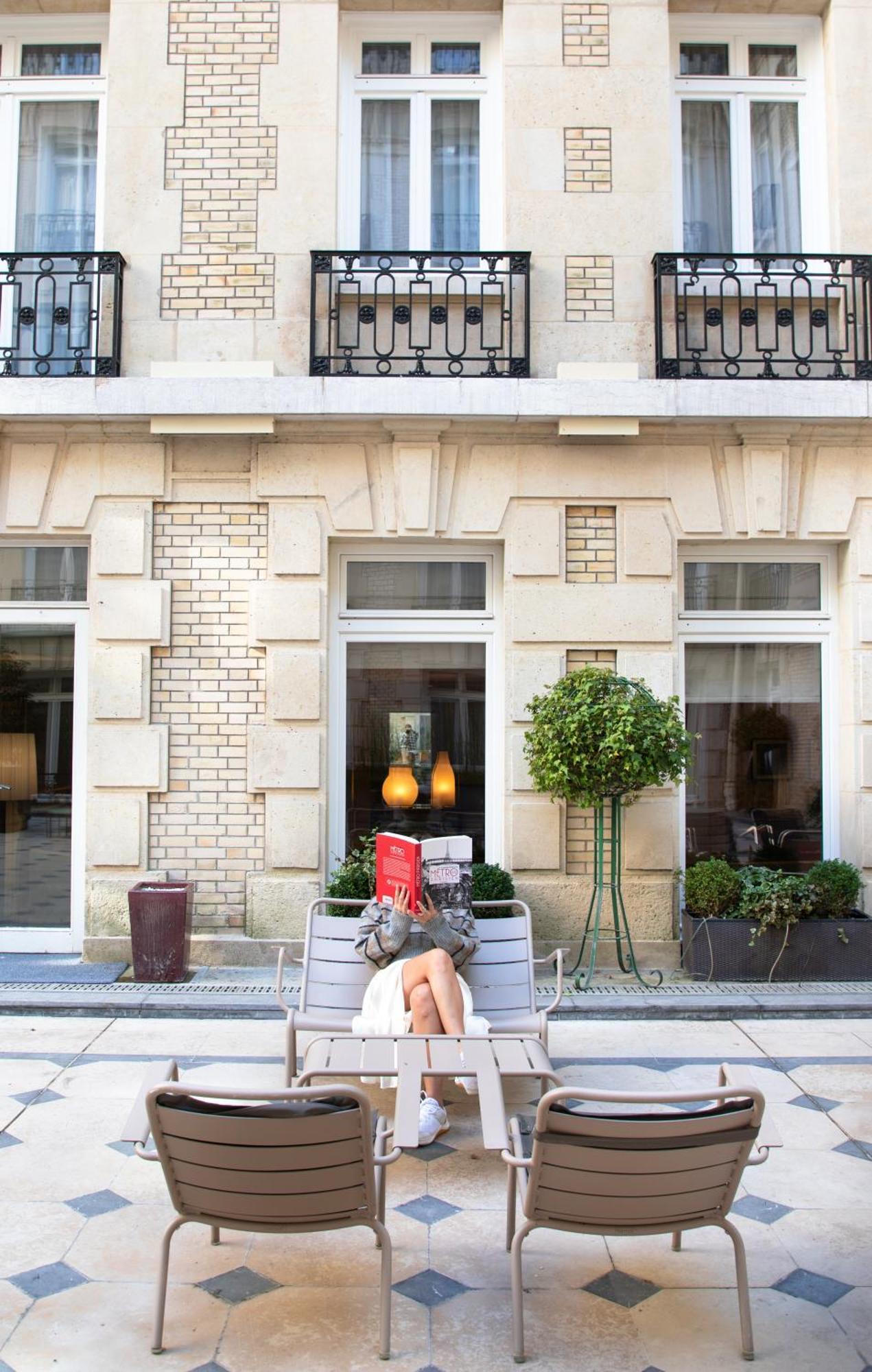 ホテル フレイザー スイート ル クラリッジ シャンゼリゼ パリ エクステリア 写真 The exterior of the hotel