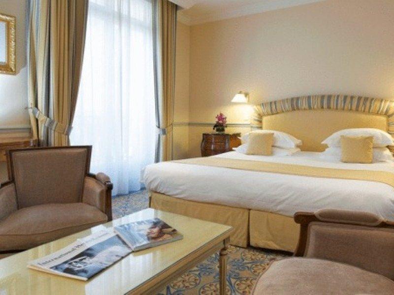 ホテル フレイザー スイート ル クラリッジ シャンゼリゼ パリ エクステリア 写真 A room at the hotel