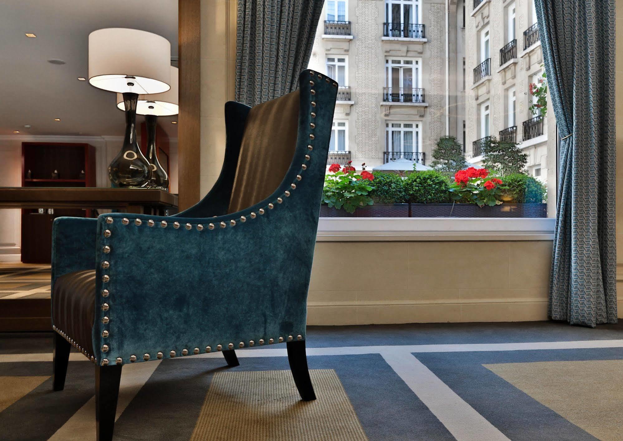 ホテル フレイザー スイート ル クラリッジ シャンゼリゼ パリ エクステリア 写真 Interior of the hotel